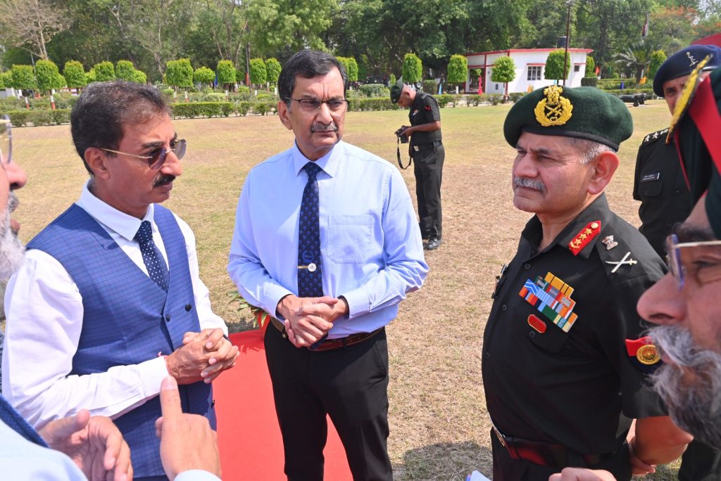 Vice chief of Army Staff embarked his gracious presence in TCL HQ and appreciated the advancements made by TCL in the field of innovation and R&D. gallery thumbnail